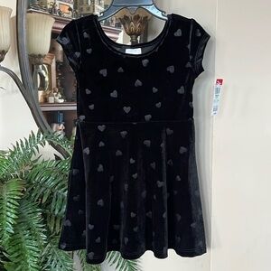 Brand New Wonder Kids Black Velvet Heart Short Sleeved Dress Scoop Neck Flare